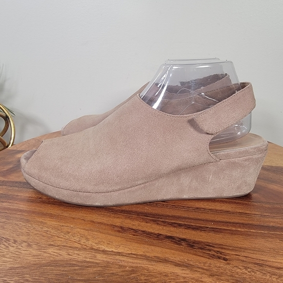 Chocolat Blu Yana Suede Wedge Sandals Size 9.5 Taupe Casual Comfy - Picture 6 of 16